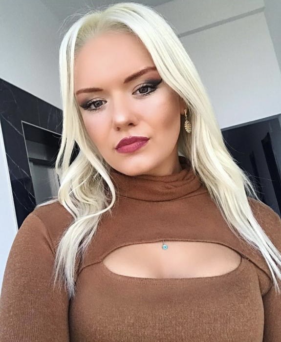 Ecem Ercan Yeni Yıl Öncesi Doğum Gününü Kutladı
