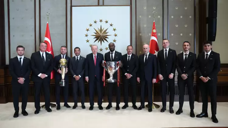 Beşiktaş Cumhurbaşkanı Recep Tayyip Erdoğan’ı ziyaret etti